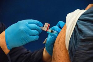 Den sundhedsmæssige gevinst ved at tage vaccinen fra Johnson & Johnson i brug er lille, vurderer eksperter.