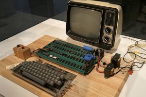 Har du mellem to millioner og 3,5 millioner kroner liggende, kan du måske blive ejer af en af verdens første Apple-computere. Den er fuld funktions-dygtig, lyder det.
