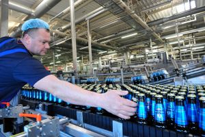 Bryggeriet Baltika i Skt. Petersborg er sat til salg af Carlsberg sammen med resten af den russiske forretning efter Rusland angreb Ukraine. Det er Europas største målt på kapacitet. Foto: Vincent Mundy