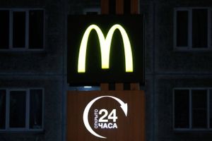 Coca-Cola indstiller aktiviteter i Rusland på grund af invasion af Ukraine, og McDonald's lukker restauranter.