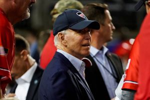 Reformer, der skal definere Joe Bidens præsidentskab, kan de næste timer falde på uenighed i hans eget parti.