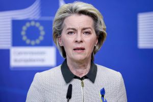 Fjerde bølge af EU-sanktioner mod Rusland er en realitet. Målet er i denne omgang at ramme russiske industrier og landets elite, udtaler EU-Kommissionens formand, Ursula von der Leyen.