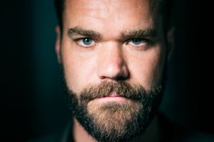 Det er en pragtpræstation at rejse over 400 mio. kr. i nye penge på et tidspunkt, hvor venturekapitalen er gået i pindsvin, mens børsnedturen raser. Men det er lykkedes for podcast-firmaet Podimo.
