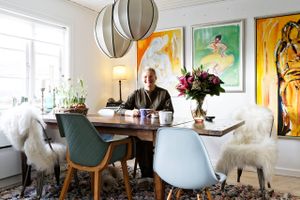 I Gilleleje har Anette Mosberg og hendes kæreste skabt sig et hjem i et ældre hus på bare 73 kvadratmeter, der engang var tjenestebolig for en lærer på en privatskole. Trods den beskedne plads byder huset på masser af hjerterum. 