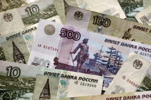 Når Rusland betaler sine dollar-obligationer i rubler, kan det betragtes som misligholdelse, siger kreditvurderingsbureauet Moody's.