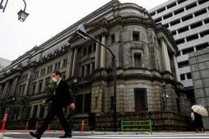 Den industrialiserede verden er undervejs med rentestigninger. Men i Japan er seddelpressen stadig rødglødende med en ultraløs pengepolitik og renten i nul. For situationen er en helt anden, siger nationalbankdirektøren.