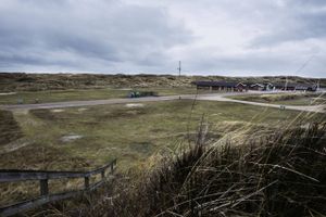 I allerførste klitrække ned til Vesterhavet ligger Vejers Strand Camping i Vestjylland, der er én af statens 17 campingpladser, som regeringen nu vil sælge. Arkivfoto: Casper Dalhoff