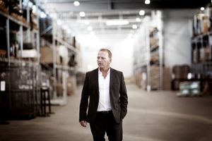 Danmarks største kapitalfond Axcel har købt fragtkometen Danx. Virksomheden skal slås sammen med et britisk fragtfirma for at skabe vejen for europæisk succes.