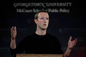 Facebooks topchef Mark Zuckerberg er klar til at betale mere i skat i Europa og til flere lande. Han støtter et nyt skatteregime under OECD. Foto: REUTERS/Carlos Jasso.
  