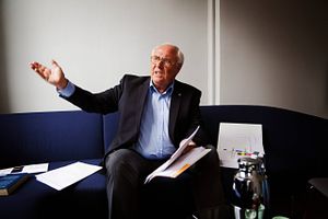 Flemming Østergaard har ingen kommentarer til dommen, der betyder, at han skal halvandet år i fængsel. Jørgen Glistrup, der har fået samme dom, er »dybt overrasket.«