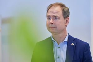 Advokatregningen i udbyttesagen vokser vildt, men fremover vil udgifterne blive frasorteret i opgørelsen over statens samlede konsulentforbrug. Det giver ikke mening, lyder det fra en professor. Venstre kalder det »talfifleri«.