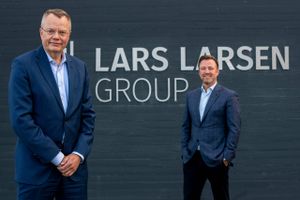 Jacob Brunsborg (th.) kører i Lars Larsen Group parløb med selskabets nye adm. direktør, Jesper Lund (tv.). Foto: Joachim Ladefoged.     