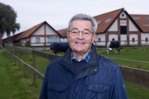75 år mandag: Jens Erik Udsen, der stod i spidsen for Jeudan, køber landbrugsejendomme og nyder en ridetur på sin islandske hest og en tur bag rattet i sin Massey Ferguson-traktor.