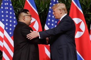 Donald Trump og Kim Jong-un under det historiske topmøde i Singapore i juni. Foto: AP/Evan Vucci