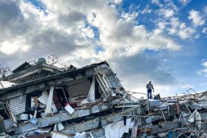 I PFA og Tryg har man valgt at stille krisehjælp til rådighed for de kunder, som måtte have behov for det efter jordskælvet i Tyrkiet og Syrien. 