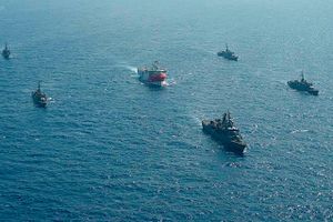 Tyrkiet og Grækenland er på åben konfliktkurs om retten til at udvinde naturgas i det østlige Middelhav. Nato ser bekymret til.