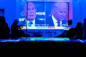 Seks demokratiske præsidentkandidater var samlet i Las Vegas, men især en kandidat kom i ilden.