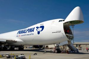 Panalpina har base i Schweiz. Selskabet fragter blandt andet emner ved hjælp af selskabets Boeing 747.