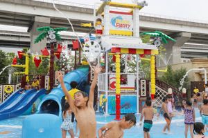 A photo shows a new attraction "Splash Pad" at Legoland Japan, the first outdoor lego theme park in Nagoya City, Aichi Prefecture on June 28, 2018. Foto: AP/The Yomiuri Shimbun