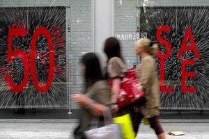 En negativ udvikling i dele af detailhandlen i Storbritannien samt på andre vigtige eksportmarkeder rammer nu direkte ind i danske modebranche. Arkivfoto: AP Photo/Sang Tan.
  