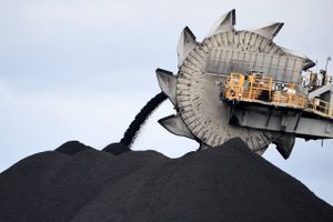 Ved FN's Klimatopmøde har en global alliance af investorer forpligtet hinanden til at trække sig ud af fossile industrier såsom udvinding af kul.  Foto: AFP/Saeed Khan  