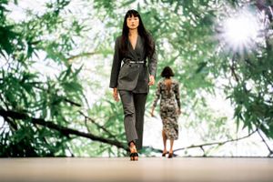Tøjmærket Gestuz havde tirsdag debut på modeugen Copenhagen Fashion Week med eget show, som finder sted, mens pandemien fortsat præger dele af modebranchen. Foto: Stine Bidstrup.  