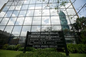Den britiske avis The Sunday Times har offentliggjort adskillige navne med tilknytning til advokatfirmaet Mossack Fonseca. 