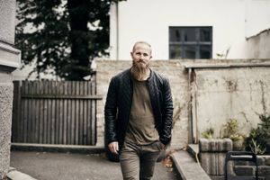 Som iværksætter skal man ifølge Toke Kruse, der står bag regnskabsprogrammet Billy og lønprogrammet Salary, være indstillet på at arbejde meget i forhold til et almindeligt job. Derfor skal det være sjovt, for man kan risikere at arbejde i to år uden at tjene en rød reje.