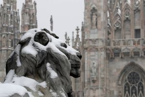 Vinteren har ramt store del af Europa og også Storbritannien. Det har fået salget af varmedunke til at stige voldsomt. Foto: AP Images