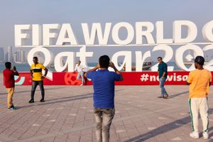 Qatar er det mindste land, der nogensinde har været vært for VM i fodbold. Det øger risikoen for, at noget kan gå galt. 