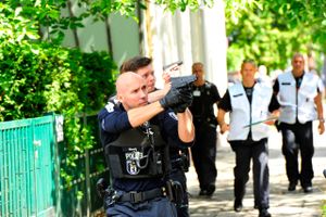 I store dele af verden er kidnapningstruslen reel. Her gennemfører politi og brandvæsen i Berlin i Tyskland en øvelse i at håndtere en gidselsituation. Foto: Ralf Succo/AP. 