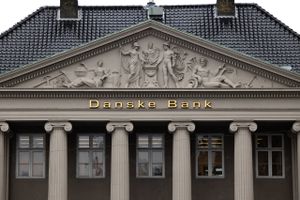 Det er især de danske bankaktierne, der oplever massiv nedgang ved børsåbning mandag morgen.