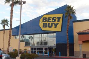 Den amerikanske elektronikkoncern Best Buy har taget de fleste analytikerne på sengen, da selskabet i første kvartal har leveret fremgang i indtjeningen.