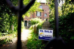 Højere renter, højere energiregninger og økonomisk usikkerhed spænder ben for boligmarkedet, vurderer økonom.