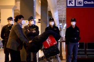 Pga. voldsomme smittetal i Kina opfordrer EU kraftigt til, at medlemslande indfører de første rejserestriktioner siden februar.
