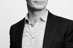 Adm. direktør Torben Jensen fra Söderberg & Partners stiller nu op i et interview og forklarer, hvorfor han mener, at mæglerfirmaets udskældte indtjeningsfinte er helt efter bogen.
