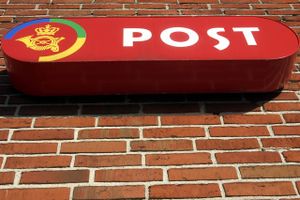 Det vil ramme Post Danmarks omsætning med et treciftet millionbeløb, at Skat vil afskaffe særlig momsordning for virksomheder, der bruger Post Danmark til at levere pakker.