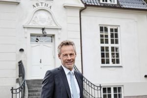 Hos den danske kapitalforvalter Artha Kapitalforvaltning er adm. direktør Brian Kudsk normalt ikke bleg for at købe op i forbindelse med voldsomme fald på aktiemarkedet. Men den seneste tid har han for første gang nogensinde holdt igen.
