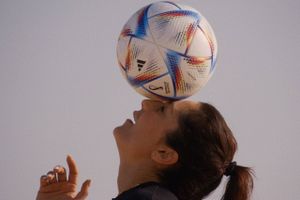 Nadia Nadim har altid smadret de kasser, hun er blevet puttet i. Fodboldstjernen har inspireret ung som gammel, så hvorfor ikke fortsætte ad den sti – i stedet for at promovere en skandaløs slutrunde i Qatar som VM-ambassadør? Det svarer hun på nu.