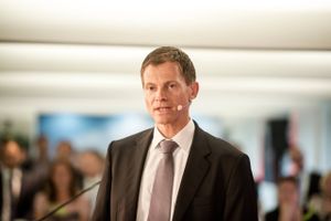 Virksomheder som Danfoss og Grundfos vil følge de politiske beslutninger i forholdet til russiske kunder og leverandører, men omverdenen forventer meget mere end dét, lyder det fra eksperter.