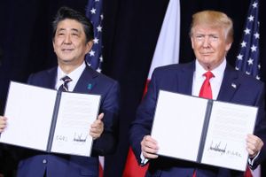 Japans og USA's nye handelsaftale dækker landbrug og digital handel. Men berører ikke bilindustrien og Trumps trusler om fremtidig told.