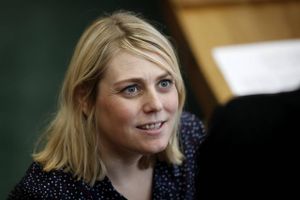 Brugerbetaling på tandrensning skulle betale for bedre fængsler. Men nu er midlerne endt i Finansministeriets »store kasse«. Det er under al kritik, mener Socialdemokratiet.