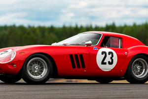 Hvis du vil eje en vild Ferrari, har du chancen til august. En Ferrari fra 1962 på auktion i Californien ventes solgt til fantasibeløb.
