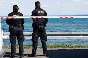 Politiet leder efter beviser ved Rungsted Strandvej efter weekendens skyderi. Foto: Gregers Tycho