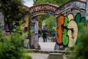 Regeringen vil bruge 10 mia. kr. fra fond på at bygge 22.000 flere almene boliger de kommende år. Nogle af dem skal ligge på Christiania, lyder forslaget.