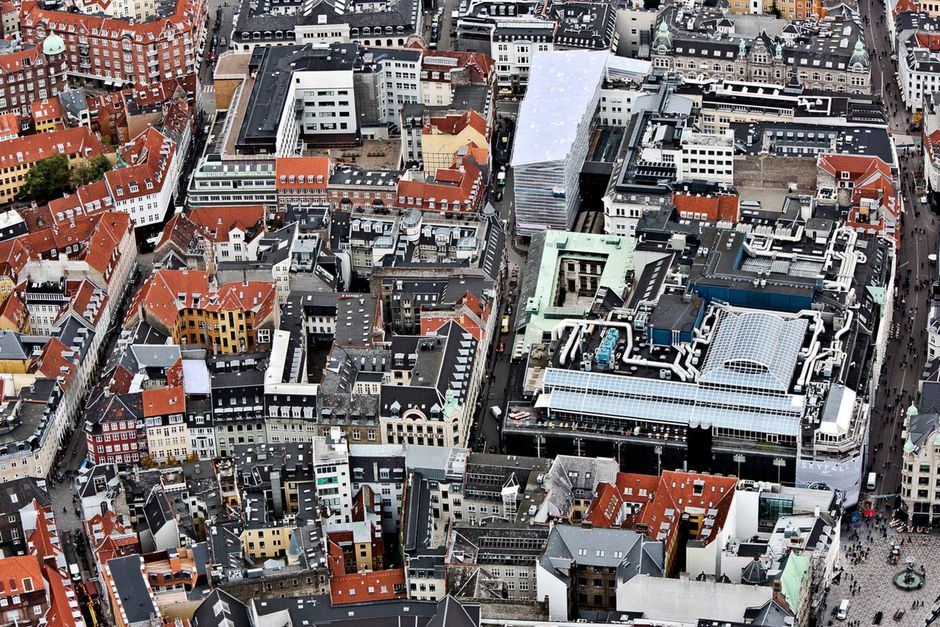 Luftfoto af København. Indre by, Illum, Amager Torv. Foto: Per Folkver