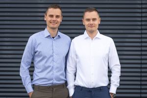På fem år er det lykkedes tvillingparret Kasper og Mikkel Dissing at opbygge en solid millionforretning gennem onlinebutikken DitUr. 