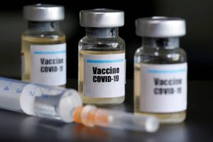 Medicinalselskaber vil holde sig strengt til videnskab og regler for at nå coronavaccine. Trump presser på.