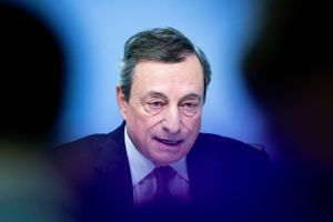 »I forhold til den foregående prognose, der kom i juni, er realvæksten for 2018 og 2019 blevet nedjusteret,« siger ECB-præsident Mario Draghi. Foto: AP/Michael Probst