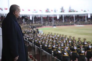 Tyrkiets præsident ved en militærparade i Ankara. Danske virksomheder kritiseres for at eksportere militært udstyr til Tyrkiet. Foto: Pool via AP
